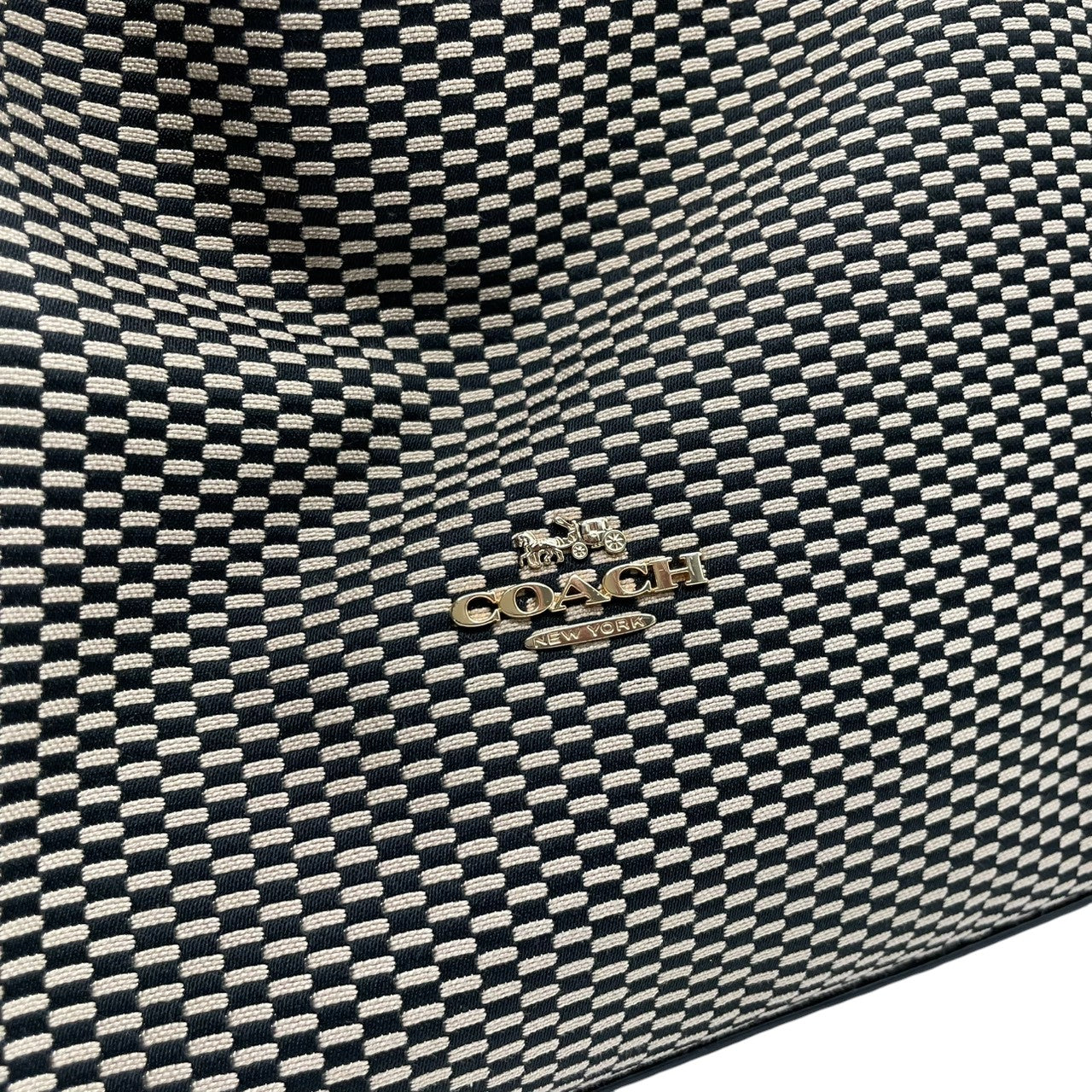 コーチ COACH トートバッグ ハンドバッグ キャンバス レザー 本革 ブラック 黒 ホワイト 白 A4サイズ収納可 肩掛け可 ワンショルダー 自立可 ビジネス 通勤 通学 カジュアル エレガント クラシック 上品 希少 モデル ターンロック ゴールド金具 鞄 カバン 状態良好 美品 s70
