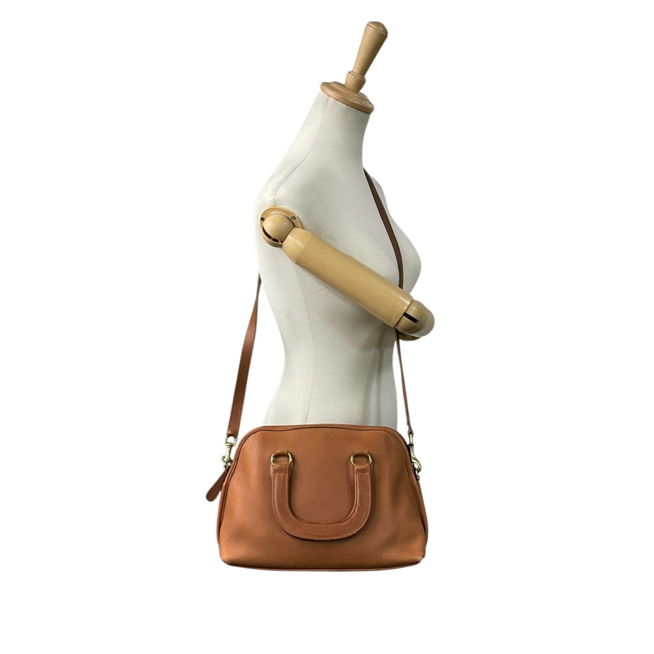 コーチ COACH オールドコーチ 2WAY ハンドバッグ ショルダーバッグ レザー 本革 ブラウン 茶色 ゴールド金具 ヴィンテージ ビンテージ 斜め掛け可 自立可 クラシック エレガント レア 希少 USA製 鞄 カバン 手提げ 肩掛け 高級 上品 お出かけ 定番 人気 モデル 202 s70