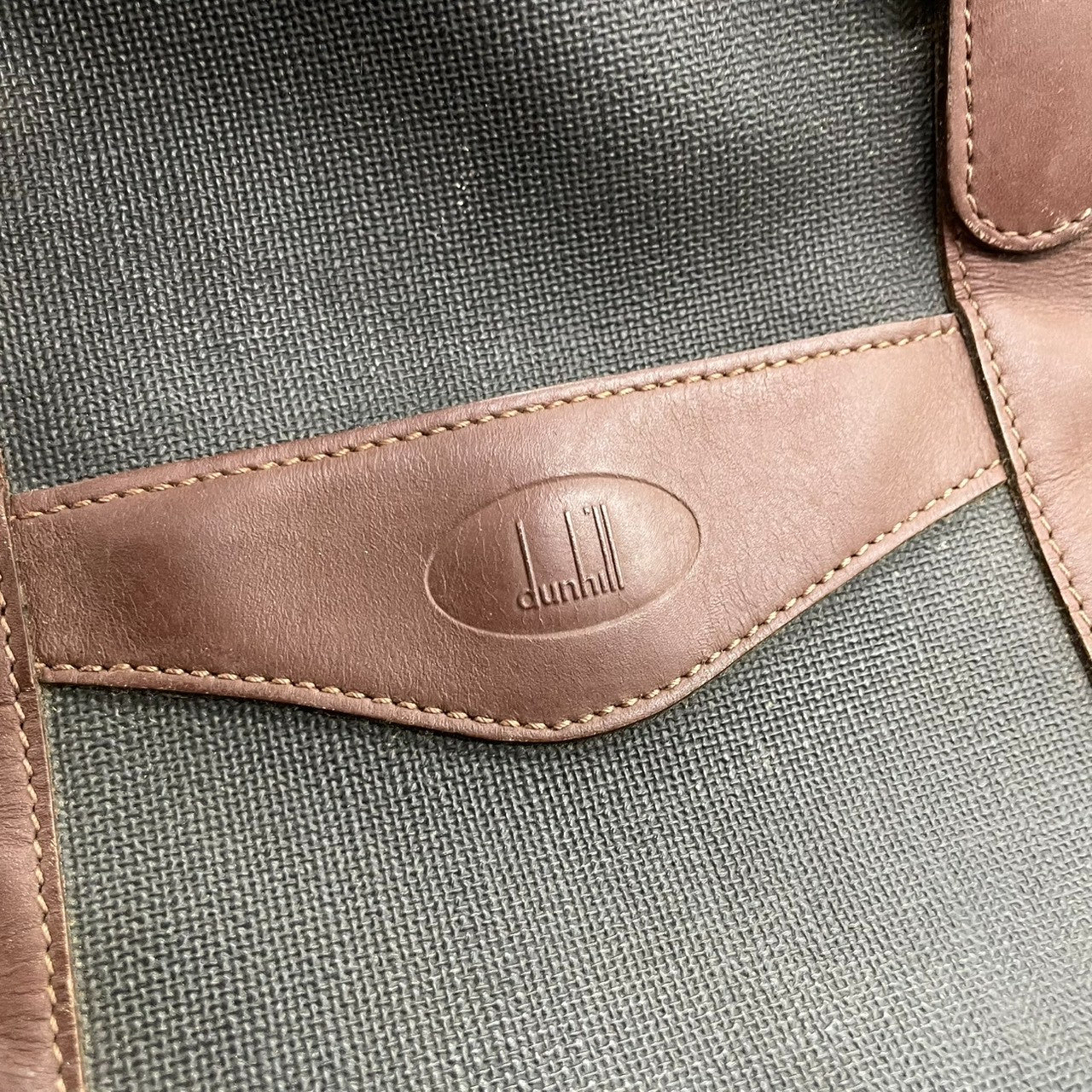 ダンヒル dunhill ボストンバッグ トラベルバッグ 旅行鞄 PVC レザー グレー ブラウン 茶色 ゴールド 金具 大容量 ヴィンテージ ビンテージ クラシック エレガント 自立可 出張 ゴルフ 帰省 55cm メンズ 紳士 鞄 カバン 状態良好 丈夫 定番 希少 レア 人気 モデル お洒落 上品 宿泊 s70