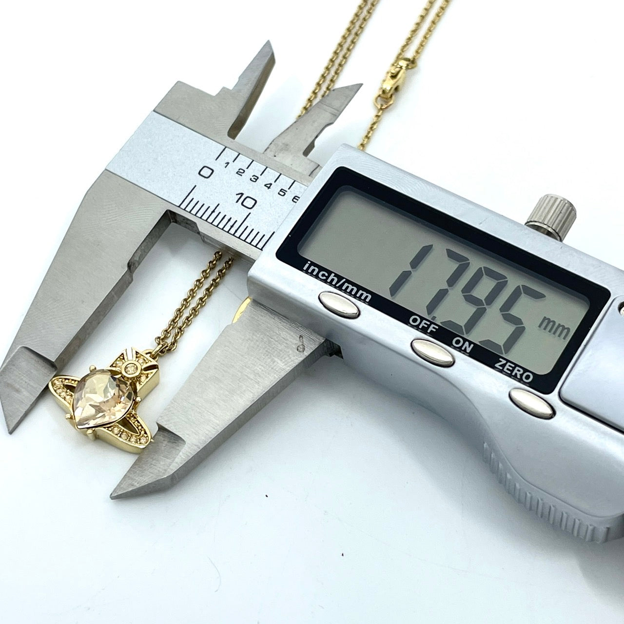 極美品 ヴィヴィアンウエストウッド オーブモチーフ ネックレス レディース ゴールドカラー クリスタル I6 Vivienne Westwood Orb Motif Necklace