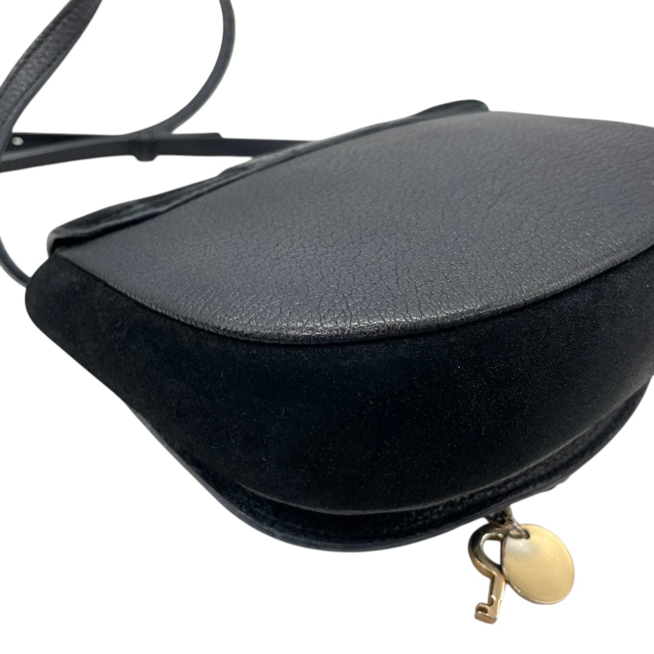 【美品】シーバイクロエ SEE BY CHLOE ショルダーバッグ クロスボディ スエード レザー ブラック 黒 鞄 斜め掛け可 レディース エレガント クラシック ビンテージ お出かけ デイリー 人気 上品 高級 リング 金具 キーチャーム s94
