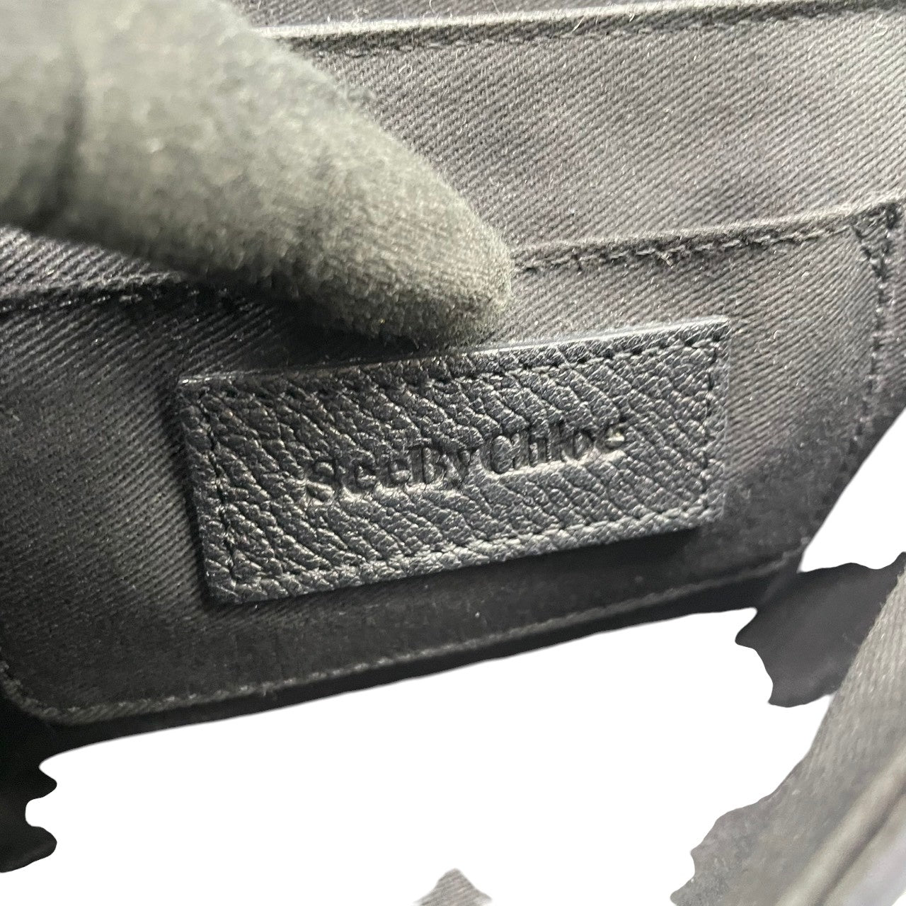 【美品】シーバイクロエ SEE BY CHLOE ショルダーバッグ クロスボディ スエード レザー ブラック 黒 鞄 斜め掛け可 レディース エレガント クラシック ビンテージ お出かけ デイリー 人気 上品 高級 リング 金具 キーチャーム s94