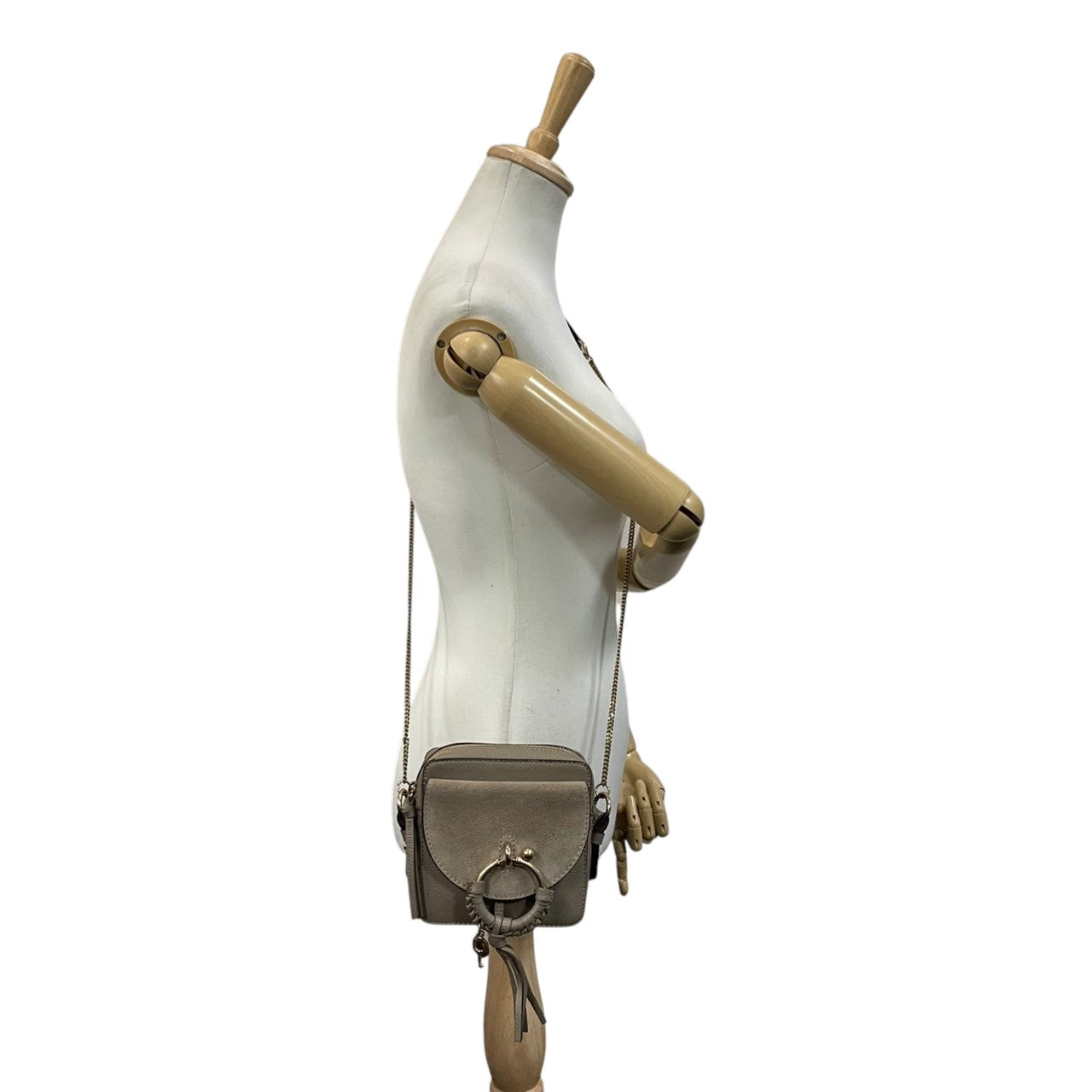 【美品】シーバイクロエ SEE BY CHLOE ショルダーバッグ クロスボディ スエード レザー グレージュ 鞄 斜め掛け可 レディース エレガント ビンテージ クラシック お出かけ デイリー 人気 上品 高級 リング 金具 ミニバッグ ポシェット s86
