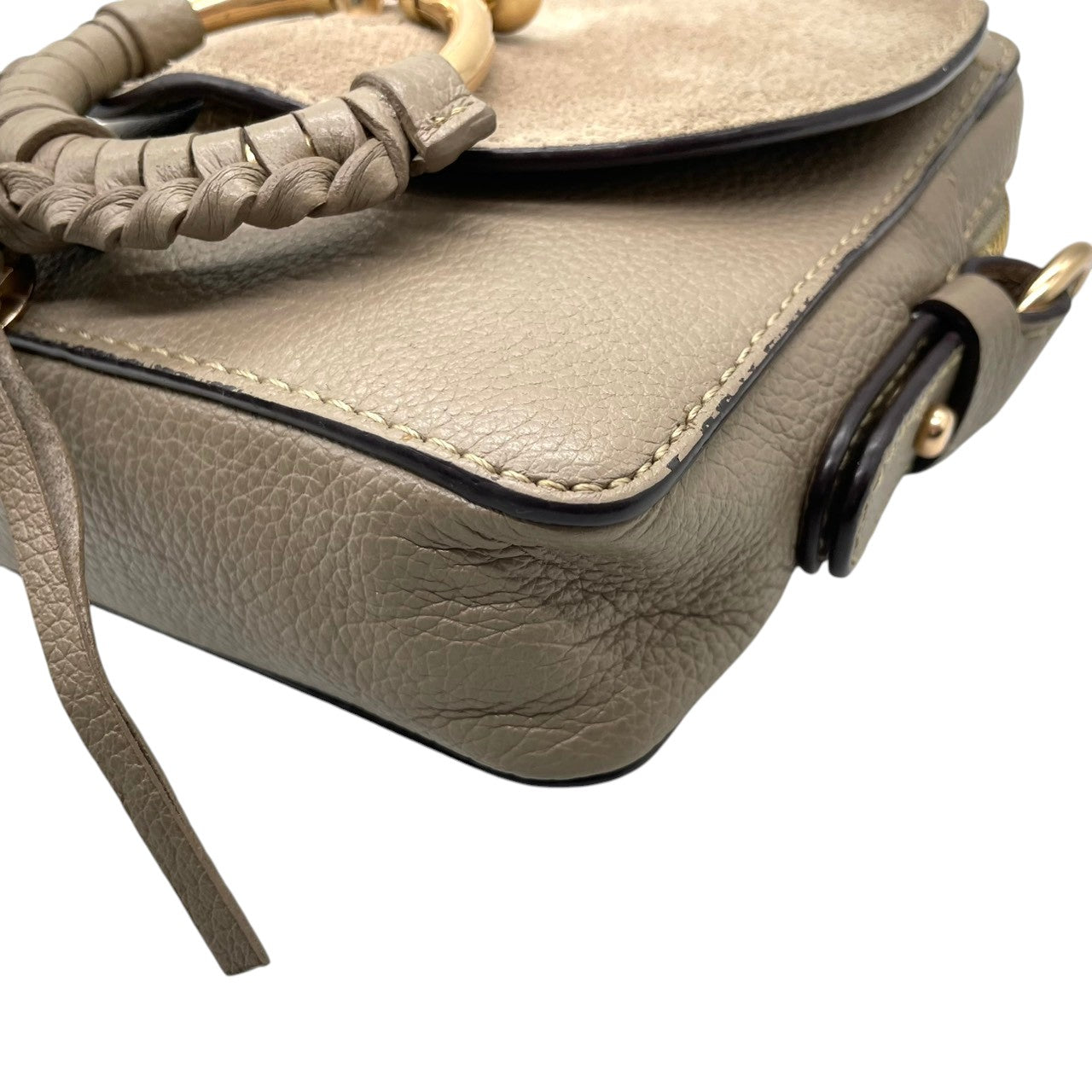【美品】シーバイクロエ SEE BY CHLOE ショルダーバッグ クロスボディ スエード レザー グレージュ 鞄 斜め掛け可 レディース エレガント ビンテージ クラシック お出かけ デイリー 人気 上品 高級 リング 金具 ミニバッグ ポシェット s86