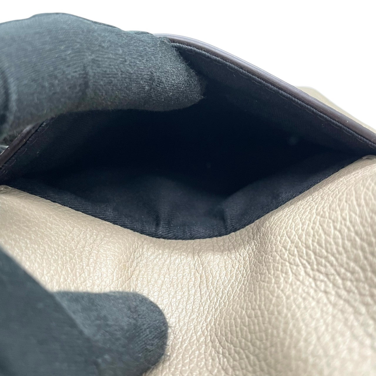 【美品】シーバイクロエ SEE BY CHLOE ショルダーバッグ クロスボディ スエード レザー グレージュ 鞄 斜め掛け可 レディース エレガント ビンテージ クラシック お出かけ デイリー 人気 上品 高級 リング 金具 ミニバッグ ポシェット s86