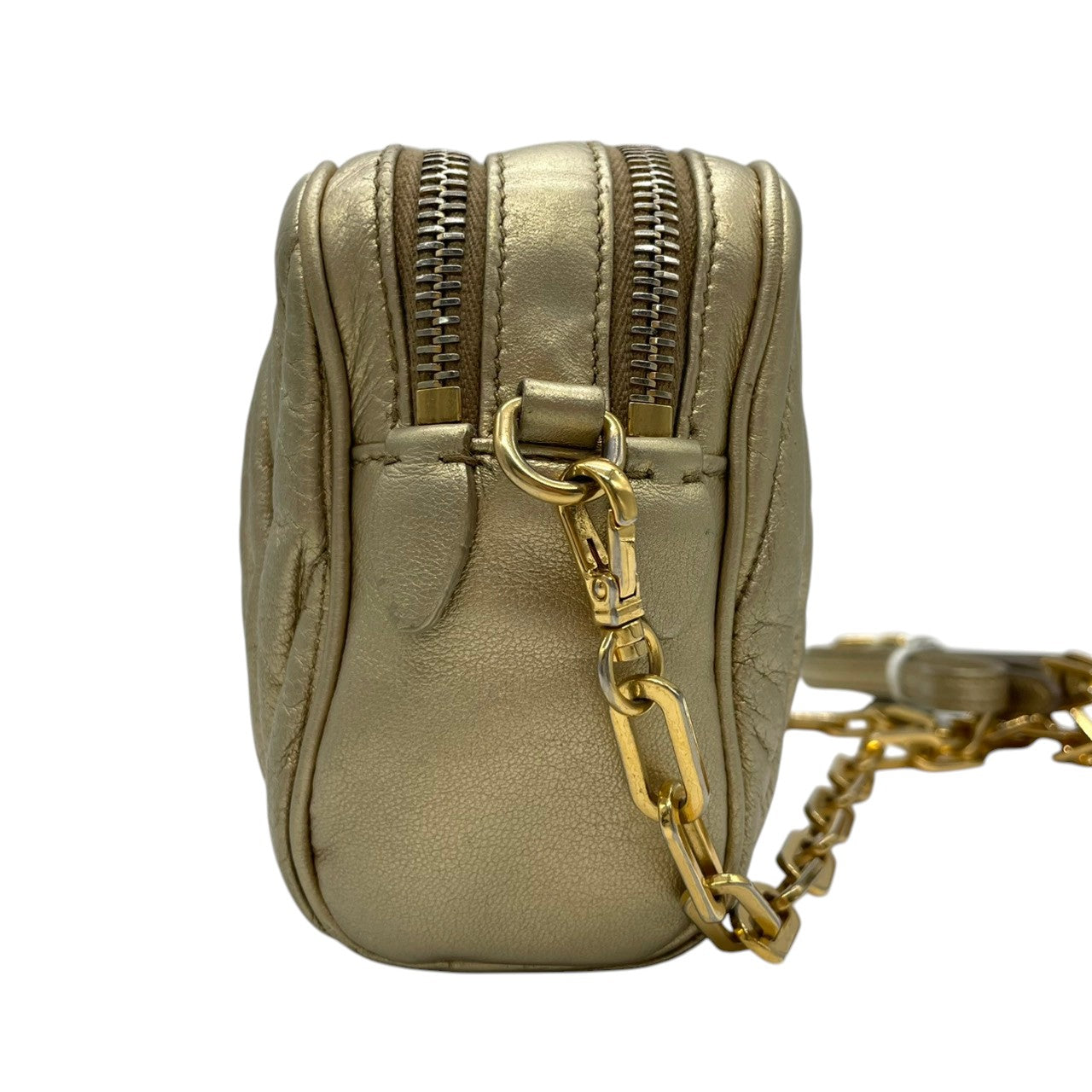 【良品】miumiu ミュウミュウ マテラッセ キルティング ショルダーバッグ ポシェット クロスボディ レザー 本革 ゴールド 金色 メタリック レディース エレガント クラシック カジュアル パーティー デート お出かけ 普段使い 上品 高級 Z1