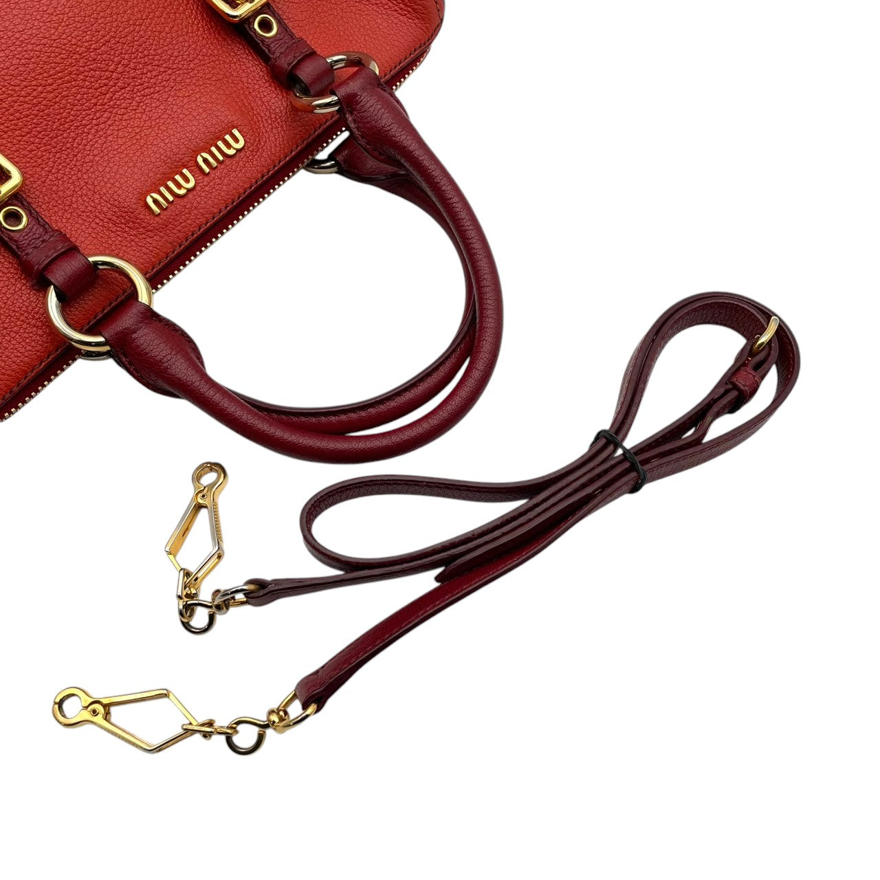 【美品】ミュウミュウ miumiu ハンドバッグ 2way ショルダーバッグ レザー オレンジ 朱色 暖色系 ゴールド金具 ロゴ 刻印 本革 鞄 カバン レディース カジュアル エレガント 華やか 高級感 デート お出かけ 自立可 斜め掛け可 美品 S99