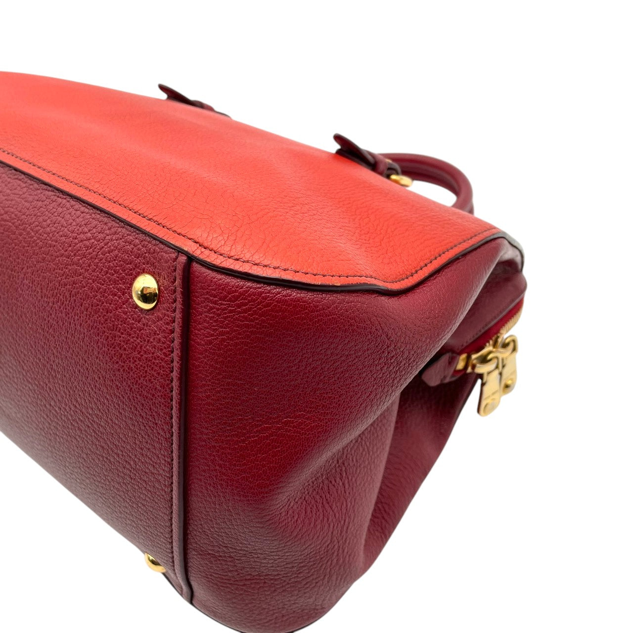 【美品】ミュウミュウ miumiu ハンドバッグ 2way ショルダーバッグ レザー オレンジ 朱色 暖色系 ゴールド金具 ロゴ 刻印 本革 鞄 カバン レディース カジュアル エレガント 華やか 高級感 デート お出かけ 自立可 斜め掛け可 美品 S99
