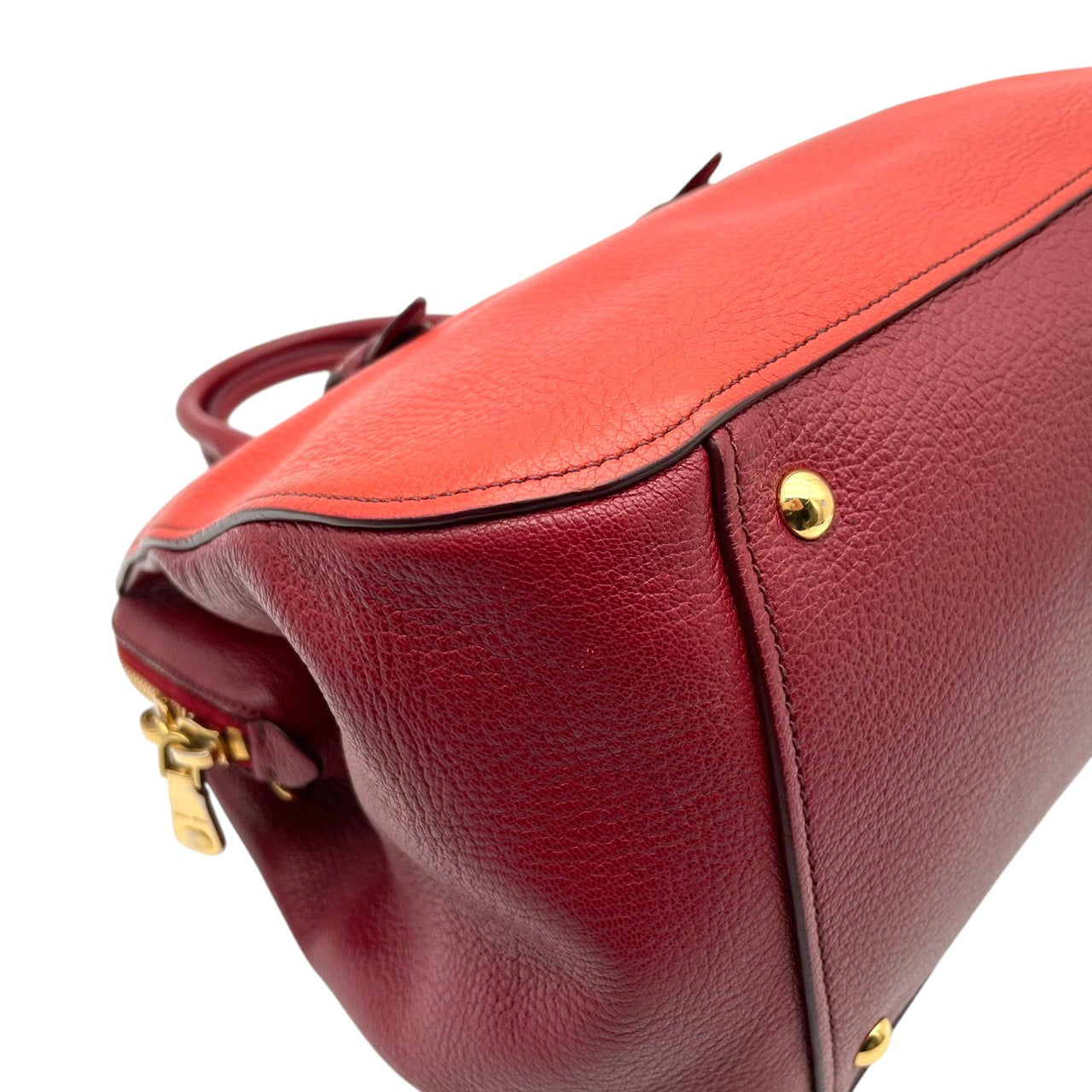 【美品】ミュウミュウ miumiu ハンドバッグ 2way ショルダーバッグ レザー オレンジ 朱色 暖色系 ゴールド金具 ロゴ 刻印 本革 鞄 カバン レディース カジュアル エレガント 華やか 高級感 デート お出かけ 自立可 斜め掛け可 美品 S99