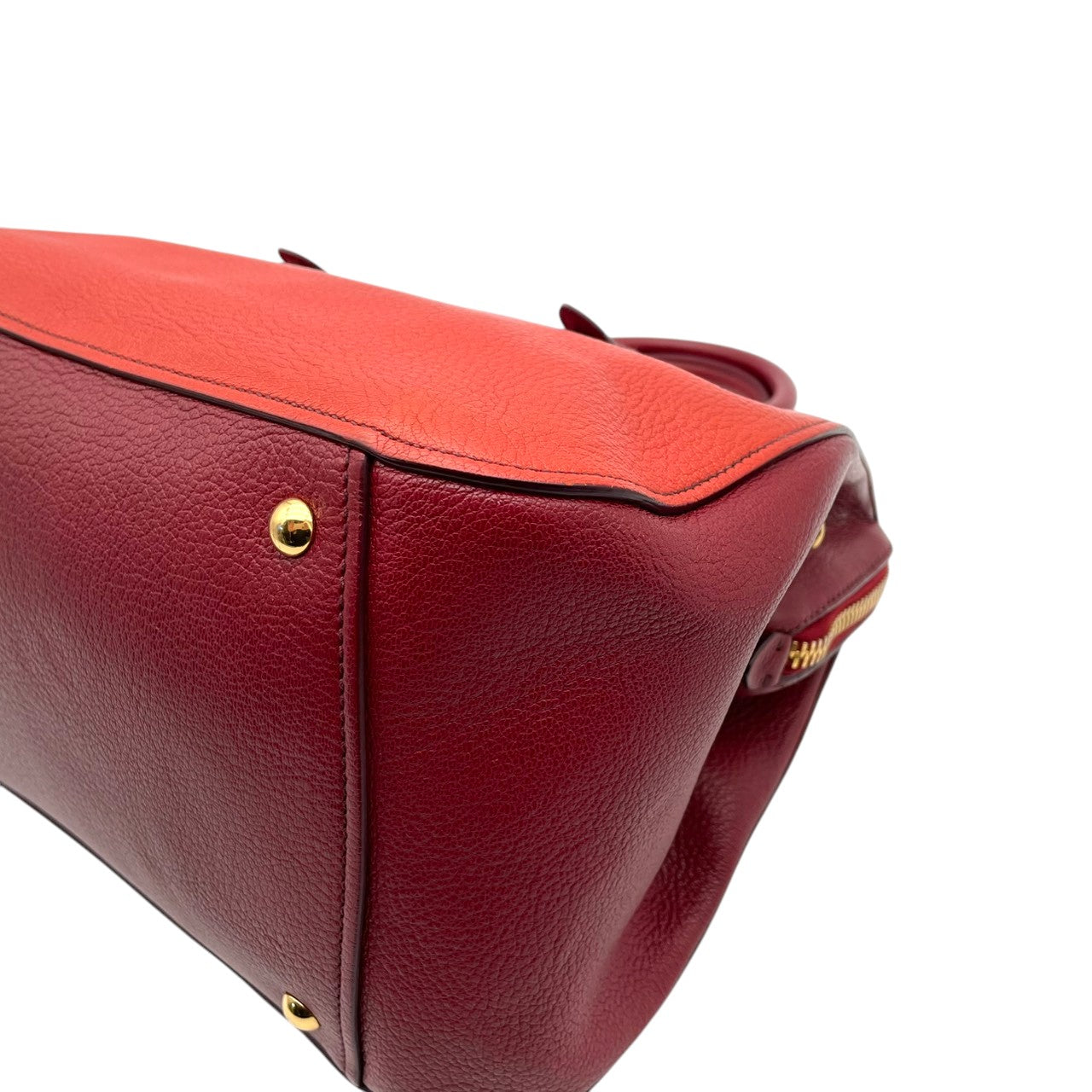 【美品】ミュウミュウ miumiu ハンドバッグ 2way ショルダーバッグ レザー オレンジ 朱色 暖色系 ゴールド金具 ロゴ 刻印 本革 鞄 カバン レディース カジュアル エレガント 華やか 高級感 デート お出かけ 自立可 斜め掛け可 美品 S99