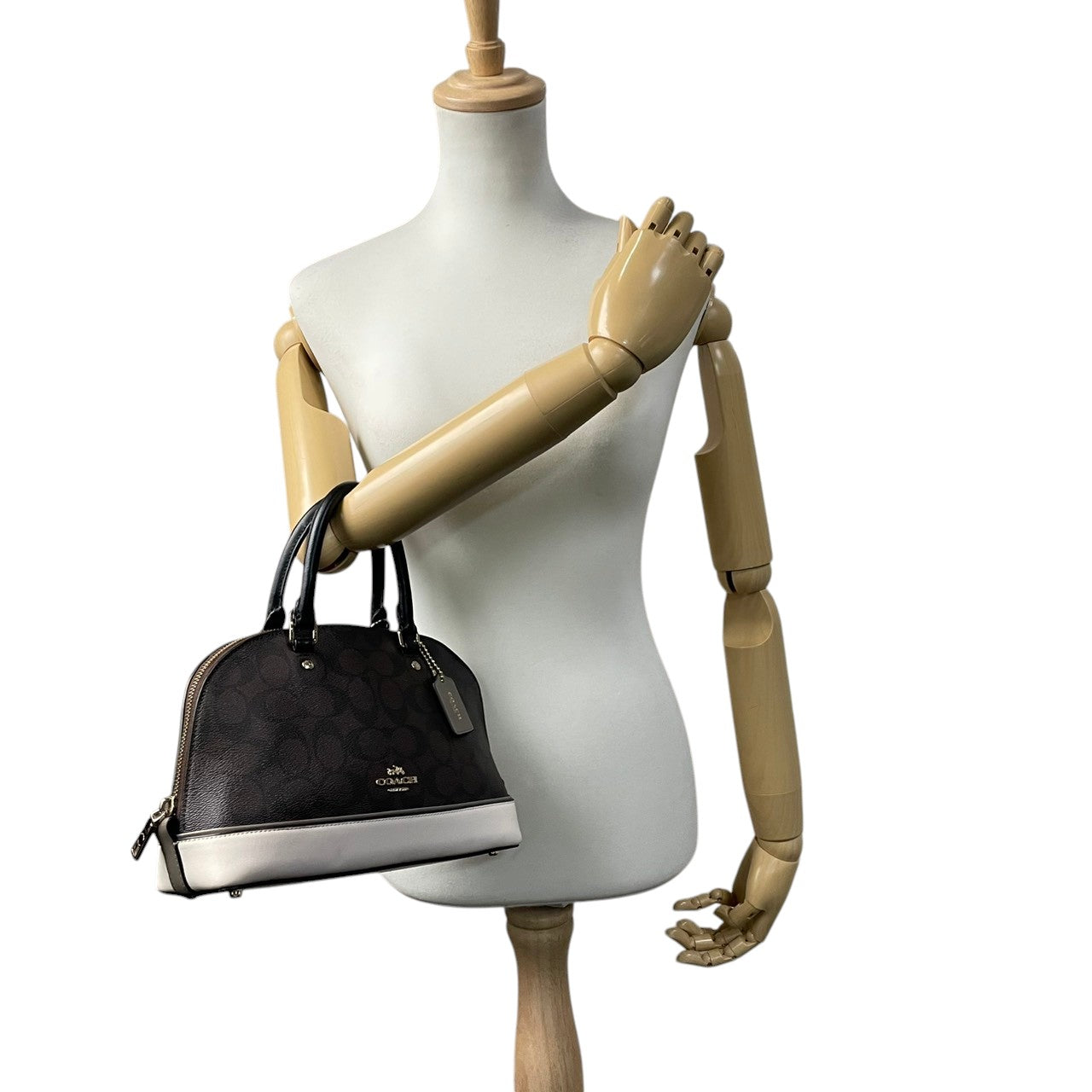 【美品】コーチ COACH F57493 シグネチャー ドーム型 2way ハンドバッグ ショルダーバッグ レザー ブラウン アイボリー 茶 白 ゴールド金具 ロゴ カバン 鞄 レディース エレガント カジュアル お出かけ デート 自立可 斜め掛け可 S99