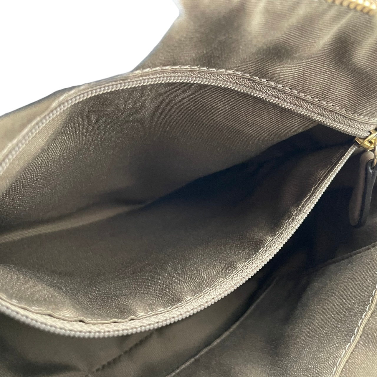 【美品】コーチ COACH F57493 シグネチャー ドーム型 2way ハンドバッグ ショルダーバッグ レザー ブラウン アイボリー 茶 白 ゴールド金具 ロゴ カバン 鞄 レディース エレガント カジュアル お出かけ デート 自立可 斜め掛け可 S99
