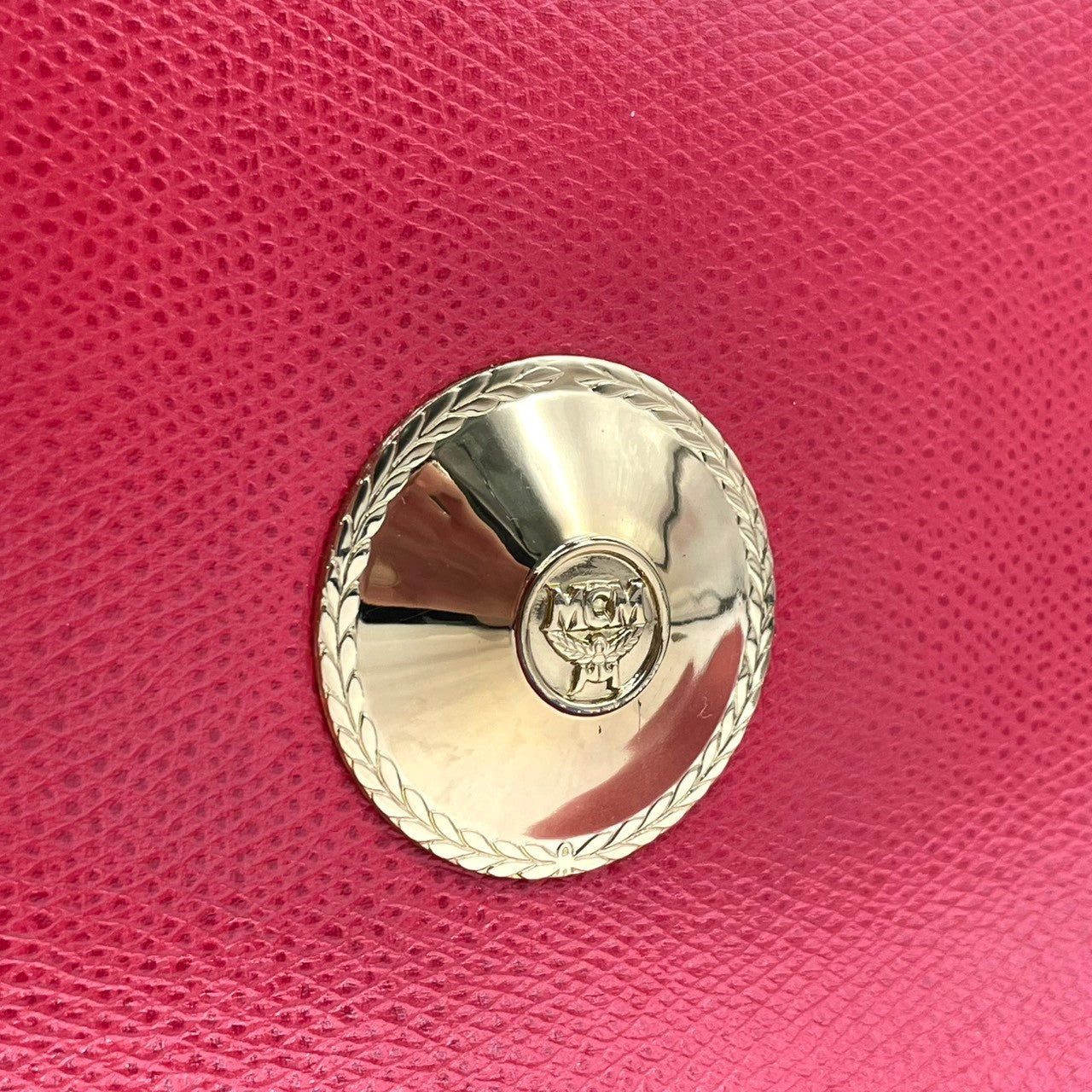 美品 MCM エムシーエム ハンドバッグ ワンショルダー レザー 本革 赤 レッド ゴールド金具 フラップ レディース 女性用 エレガント クラシック ビンテージ 自立可 鞄 カバン 手提げ フォーマル お出かけ デート パーティー 高級 人気 S81
