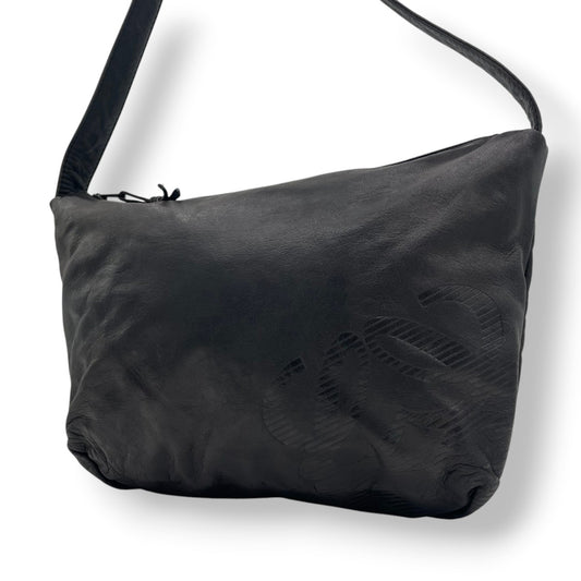 LOEWE ロエベ ショルダーバッグ レザー 本革 ブラック 黒 アナグラム レディース 女性用 エレガント クラシック ビンテージ 肩掛け 斜め掛け可 お出かけ デート カジュアル カバン 鞄 フォーマル 高級 人気 ブランド S81