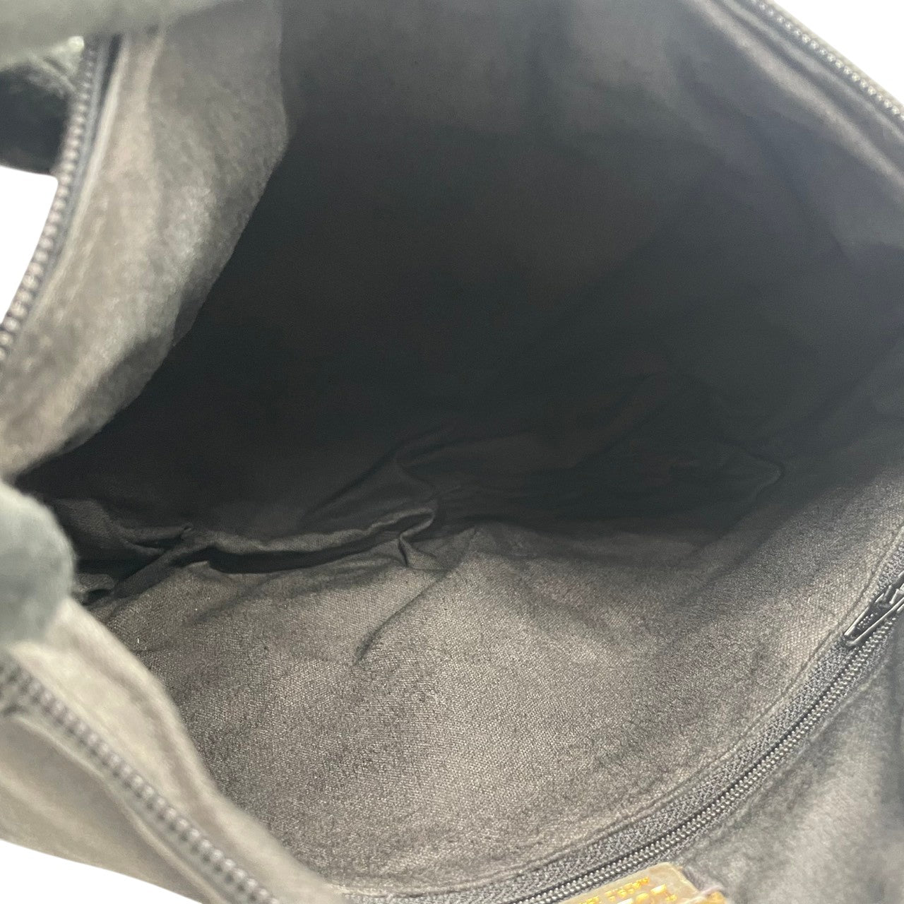 LOEWE ロエベ ショルダーバッグ レザー 本革 ブラック 黒 アナグラム レディース 女性用 エレガント クラシック ビンテージ 肩掛け 斜め掛け可 お出かけ デート カジュアル カバン 鞄 フォーマル 高級 人気 ブランド S81
