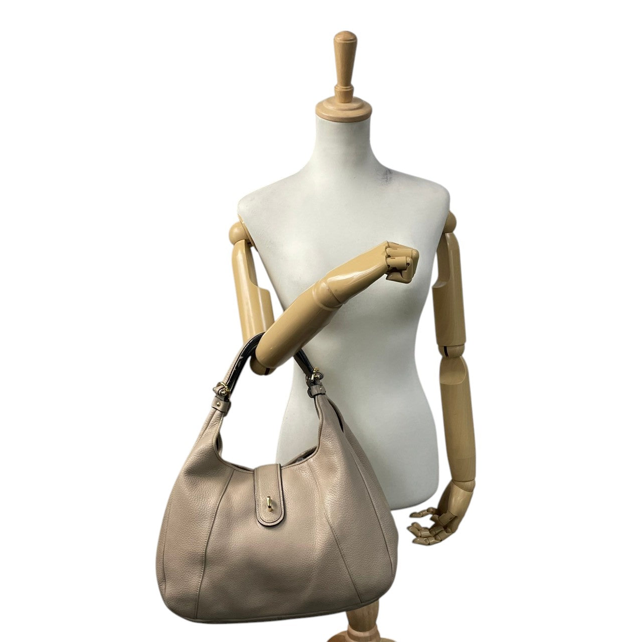 LOEWE ロエベ トートバッグ ハンドバッグ ワンショルダー レザー 本革 ベージュ レディース 女性用 エレガント クラシック カバン 鞄 肩掛け 通勤 通学 デート フォーマル 高級 人気 ブランド カジュアル ファッション おしゃれ 自立可 S81