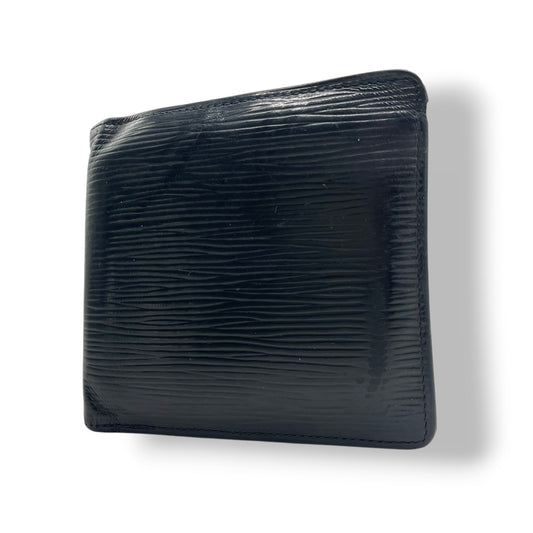 LOUIS VUITTON ルイヴィトン 二つ折り財布 コンパクトウォレット エピ レザー 本革 ブラック 黒 レディース 女性用 メンズ ユニセックス エレガント クラシック ウォレット 札入れ 小銭入れ カード入れ 財布 サイフ フォーマル 高級 M4
