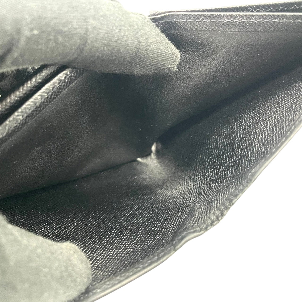 LOUIS VUITTON ルイヴィトン 二つ折り財布 コンパクトウォレット エピ レザー 本革 ブラック 黒 レディース 女性用 メンズ ユニセックス エレガント クラシック ウォレット 札入れ 小銭入れ カード入れ 財布 サイフ フォーマル 高級 M4