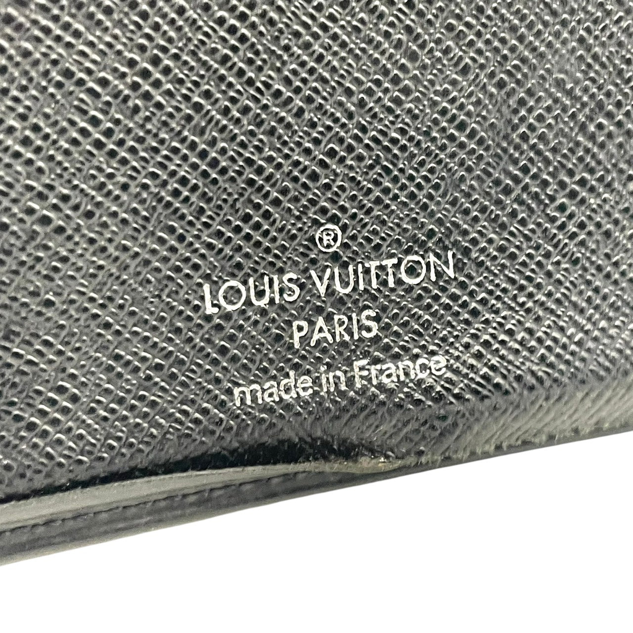 LOUIS VUITTON ルイヴィトン 二つ折り財布 コンパクトウォレット エピ レザー 本革 ブラック 黒 レディース 女性用 メンズ ユニセックス エレガント クラシック ウォレット 札入れ 小銭入れ カード入れ 財布 サイフ フォーマル 高級 M4