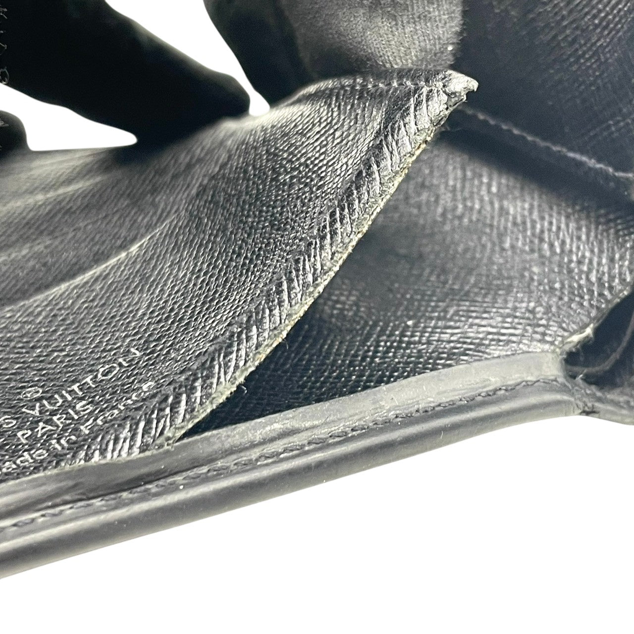 LOUIS VUITTON ルイヴィトン 二つ折り財布 コンパクトウォレット エピ レザー 本革 ブラック 黒 レディース 女性用 メンズ ユニセックス エレガント クラシック ウォレット 札入れ 小銭入れ カード入れ 財布 サイフ フォーマル 高級 M4