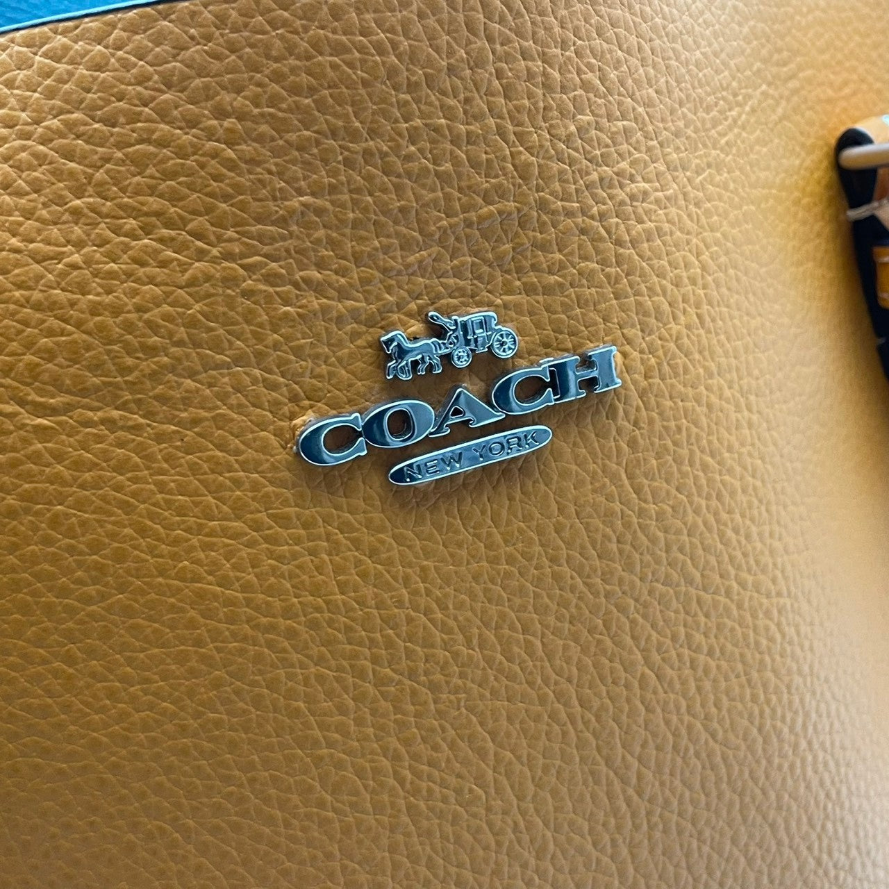 美品 COACH コーチ トートバッグ ショルダーバッグ ワンショルダー 肩掛け レザー 本革 オレンジ 橙色 無地 シンプル 大容量 A4収納可 上品 エレガント クラシック カジュアル 通勤 通学 デイリー お出かけ カバン 鞄 自立可 レディース S65