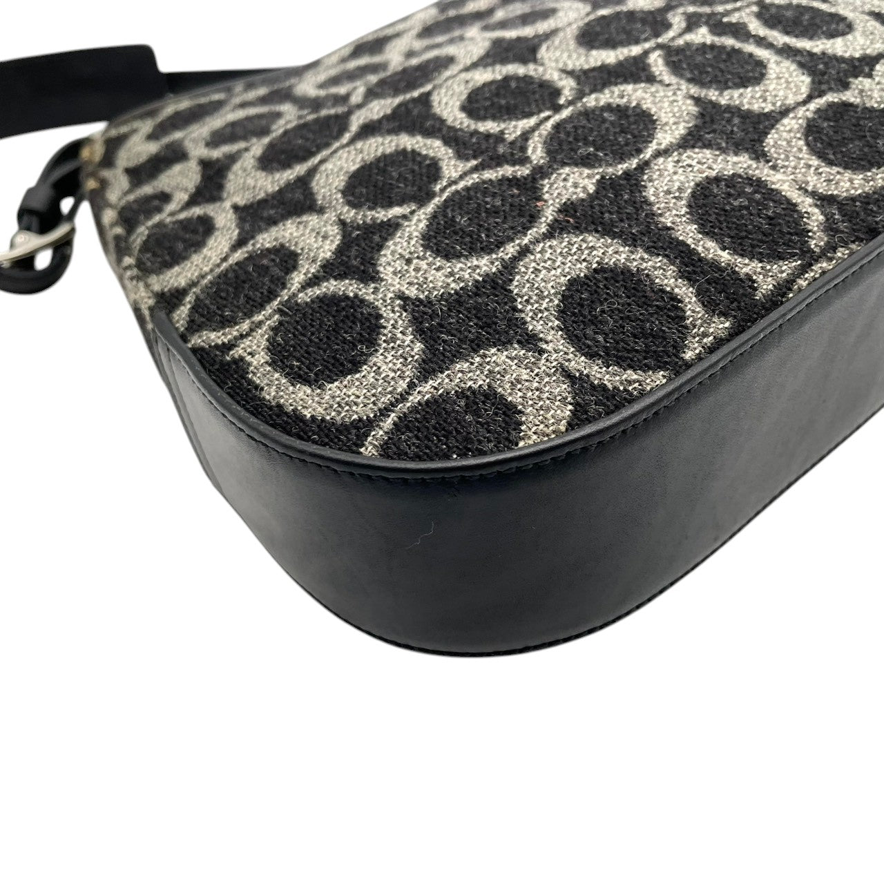 美品 COACH コーチ ショルダーバッグ ハンドバッグ ワンショルダー 肩掛け ウール レザー 本革 ブラック 黒 グレー 灰色 ツイード コンパクト ロゴチャーム ファスナー開閉 エレガント お出かけ サブバッグ カバン 鞄 上品 レディース S65