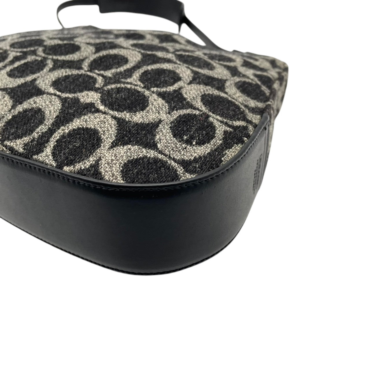美品 COACH コーチ ショルダーバッグ ハンドバッグ ワンショルダー 肩掛け ウール レザー 本革 ブラック 黒 グレー 灰色 ツイード コンパクト ロゴチャーム ファスナー開閉 エレガント お出かけ サブバッグ カバン 鞄 上品 レディース S65