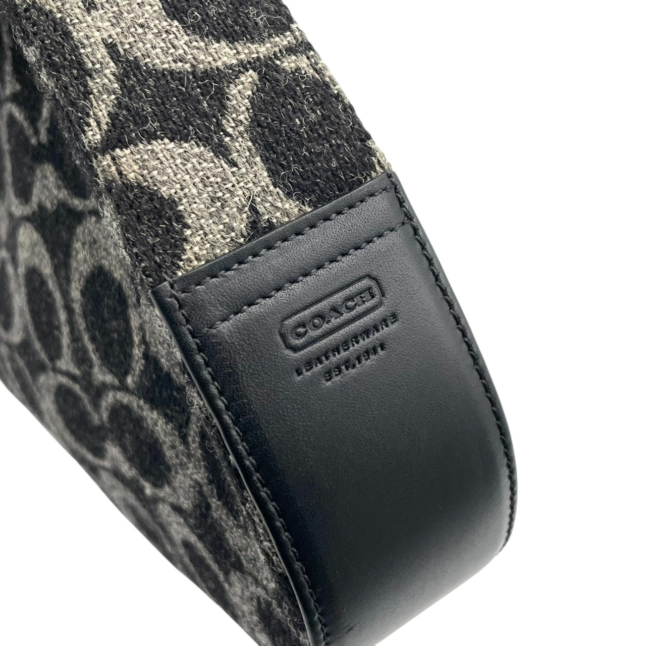 美品 COACH コーチ ショルダーバッグ ハンドバッグ ワンショルダー 肩掛け ウール レザー 本革 ブラック 黒 グレー 灰色 ツイード コンパクト ロゴチャーム ファスナー開閉 エレガント お出かけ サブバッグ カバン 鞄 上品 レディース S65