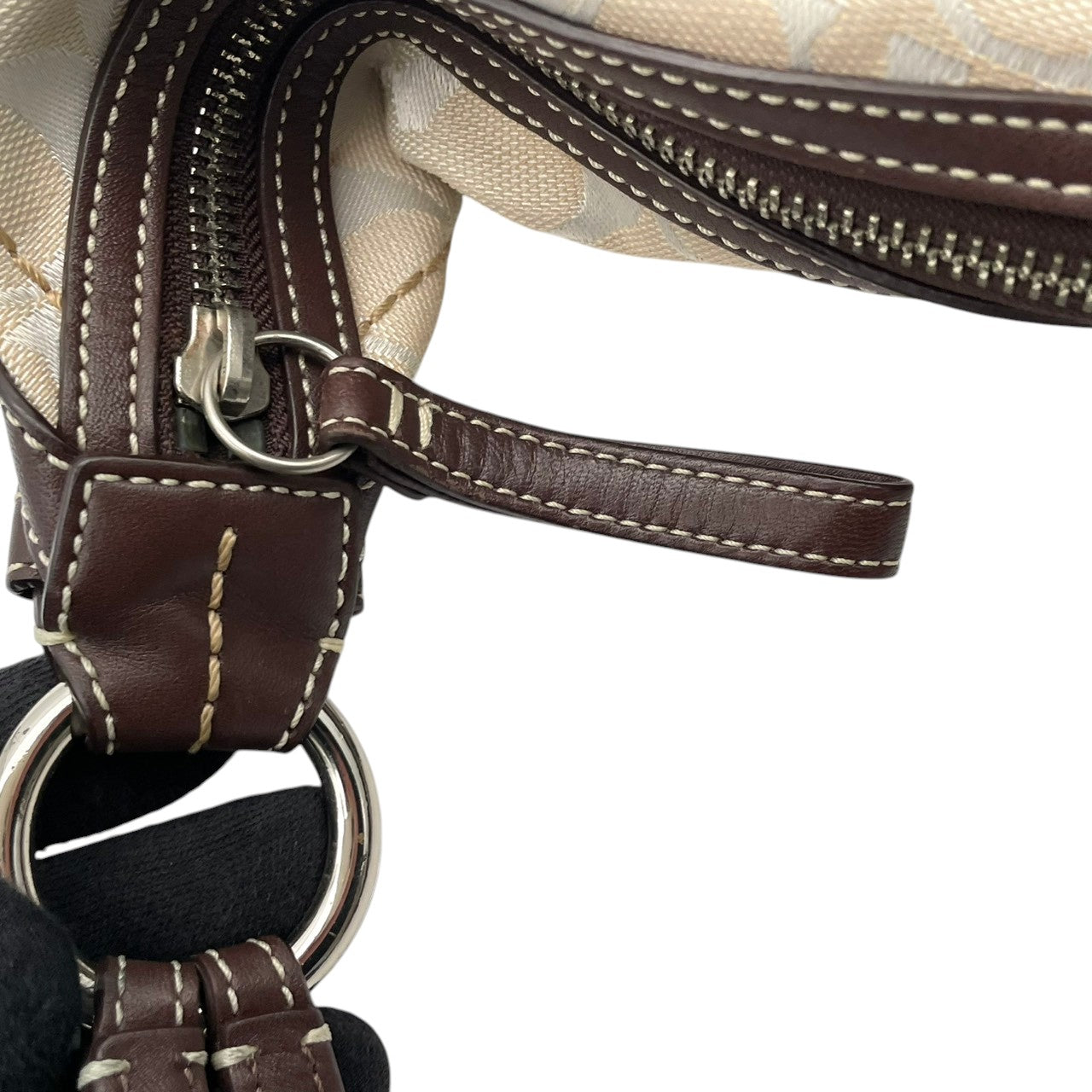 美品 COACH コーチ トートバッグ ショルダーバッグ ワンショルダー 肩掛け キャンバス レザー 本革 アイボリー 白 ブラウン 茶色 シグネチャー クラシック ファスナー 上品 エレガント カジュアル デイリー お出かけ カバン 鞄 レディース S65