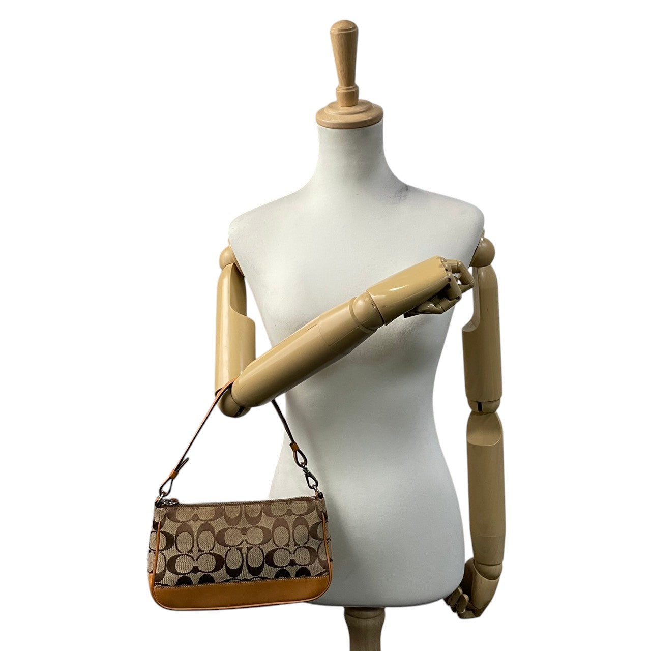 美品 COACH コーチ ハンドバッグ ワンショルダー 肩掛け キャンバス レザー 本革 ブラウン 茶色 シグネチャー 総柄 ミニバッグ コンパクト ポーチ エレガント クラシック カジュアル デイリー お出かけ サブバッグ カバン 鞄 レディース S65