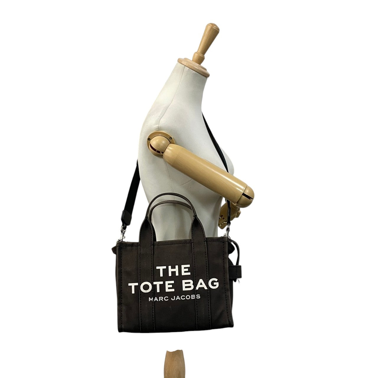 マークジェイコブス MARC JACOBS ザ トートバッグ THE TOTE BAG キャンバス ブラウン ブラック 茶 黒 2WAY ショルダー バッグ ハンドバッグ 斜め掛け可 クロスボディ 自立可 レディース カジュアル ロゴ デザイン S75