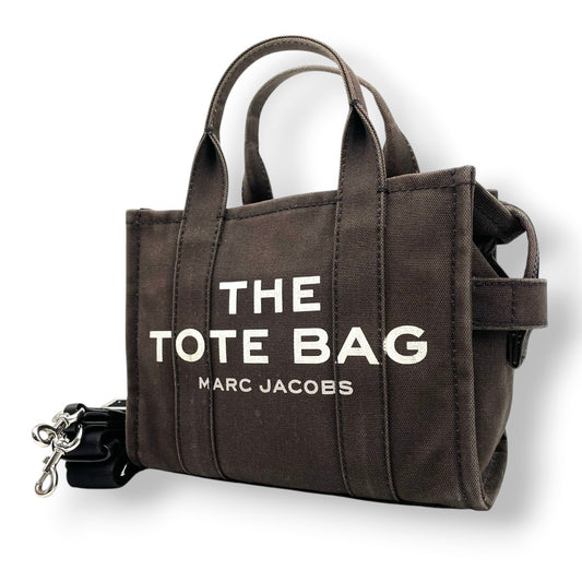 マークジェイコブス MARC JACOBS ザ トートバッグ THE TOTE BAG キャンバス ブラウン ブラック 茶 黒 2WAY ショルダー バッグ ハンドバッグ 斜め掛け可 クロスボディ 自立可 レディース カジュアル ロゴ デザイン S75