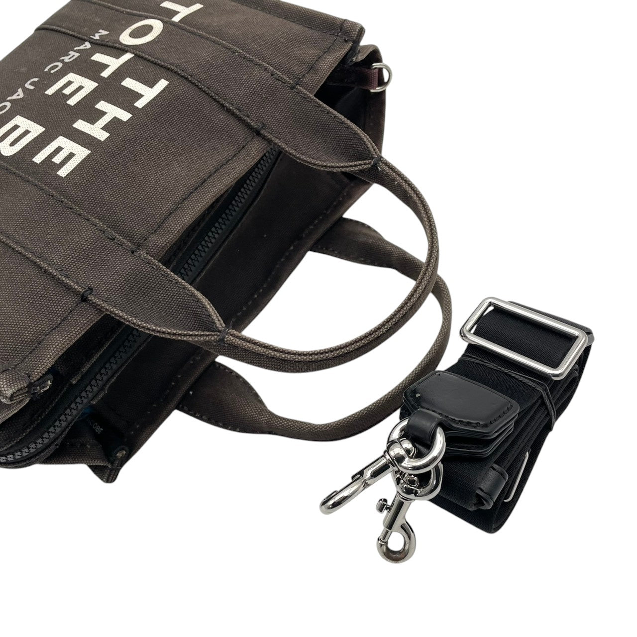 マークジェイコブス MARC JACOBS ザ トートバッグ THE TOTE BAG キャンバス ブラウン ブラック 茶 黒 2WAY ショルダー バッグ ハンドバッグ 斜め掛け可 クロスボディ 自立可 レディース カジュアル ロゴ デザイン S75