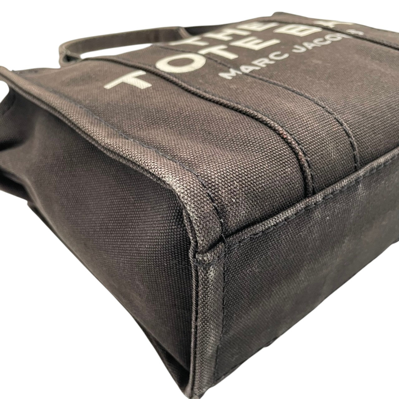 マークジェイコブス MARC JACOBS ザ トートバッグ THE TOTE BAG キャンバス ブラウン ブラック 茶 黒 2WAY ショルダー バッグ ハンドバッグ 斜め掛け可 クロスボディ 自立可 レディース カジュアル ロゴ デザイン S75