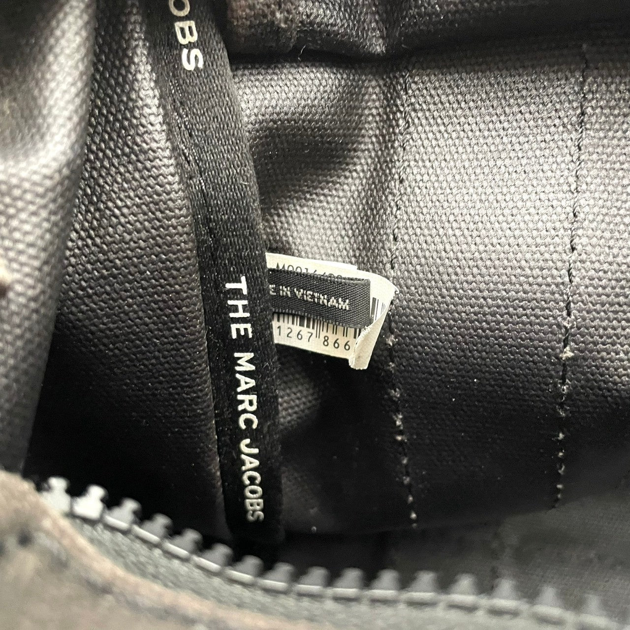マークジェイコブス MARC JACOBS ザ トートバッグ THE TOTE BAG キャンバス ブラウン ブラック 茶 黒 2WAY ショルダー バッグ ハンドバッグ 斜め掛け可 クロスボディ 自立可 レディース カジュアル ロゴ デザイン S75