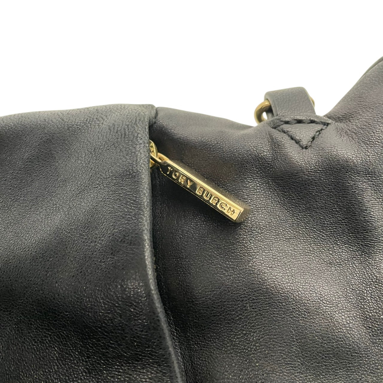 トリーバーチ TORY BURCH ショルダーバッグ 鞄 本革 レザー ブラック 黒 スタッズ ビッグロゴ チェーンショルダー クロスボディ 斜め掛け可 肩掛け レディース エレガント クラシック カジュアル パーティー お出かけ デイリー 良品 S75