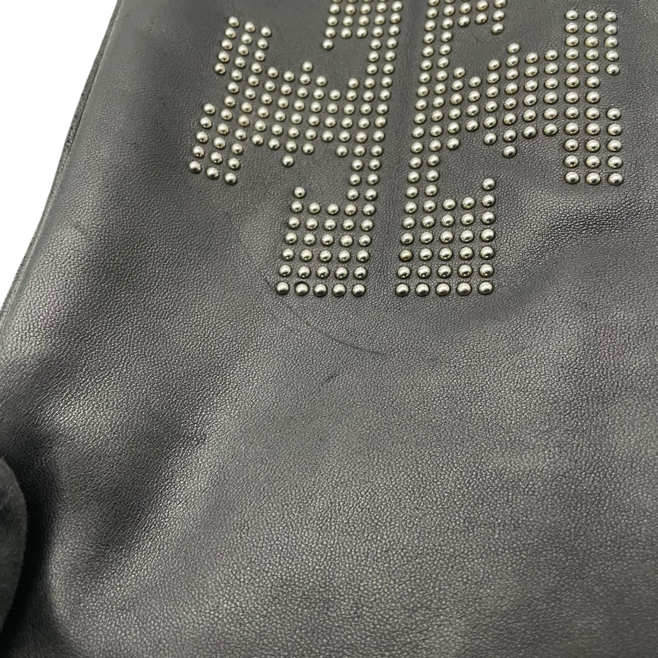 トリーバーチ TORY BURCH ショルダーバッグ 鞄 本革 レザー ブラック 黒 スタッズ ビッグロゴ チェーンショルダー クロスボディ 斜め掛け可 肩掛け レディース エレガント クラシック カジュアル パーティー お出かけ デイリー 良品 S75