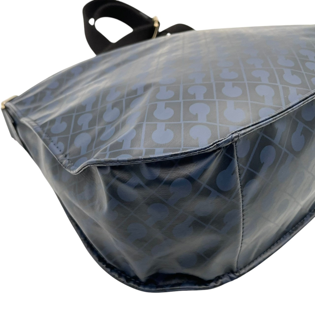 美品 ゲラルディーニ GHERARDINI ショルダーバッグ 鞄 クロスボディ 斜め掛け可 ナイロン ソフティ ネイビー 紺 軽量 総柄 モノグラム ファスナー レディース カジュアル エレガント デイリー 旅行 サブバッグ 普段使い 上品 綺麗 S84