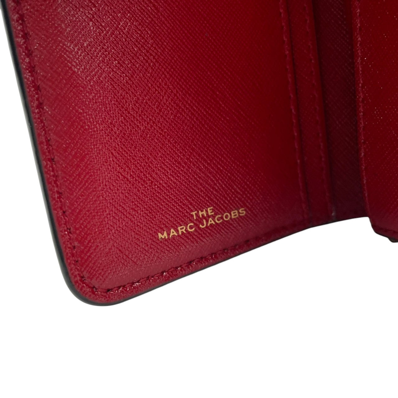 マークジェイコブス MARC JACOBS 財布 コンパクトウォレット レザー 本革 ブラック 黒 ボルドー バイカラー ゴールド金具 レディース エレガント クラシック ビンテージ ミニ財布 オシャレ 上品 ミニ コンパクト 丈夫 高品質 定番 人気 M1