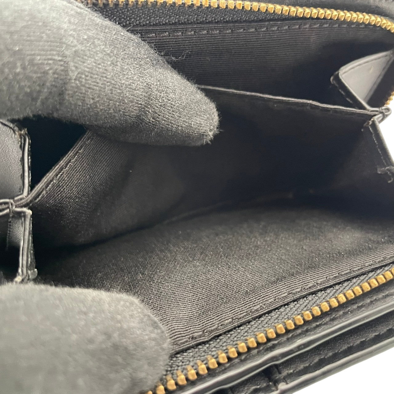 美品 マークジェイコブス MARC JACOBS 財布 二つ折り コンパクトウォレット レザー 本革 ブラック 黒 レディース エレガント ビンテージ ミニ財布 カジュアル シンプル 上品 高品質 丈夫 人気 お出かけ デイリーユース 多機能 普段使い M1