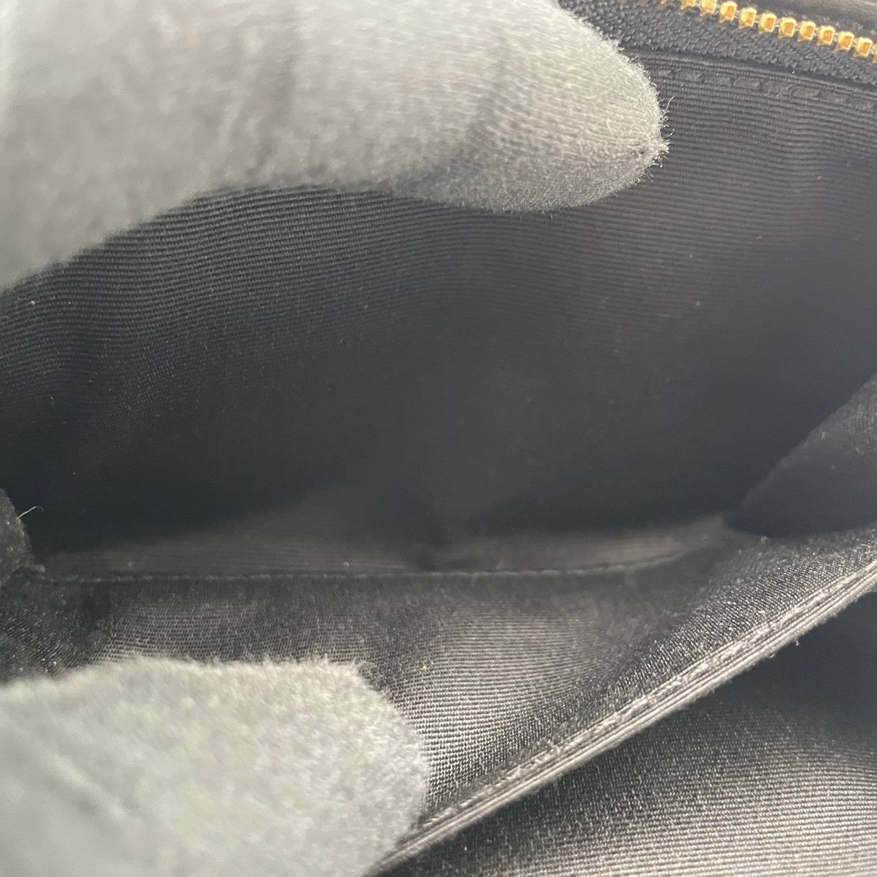 美品 マークジェイコブス MARC JACOBS 財布 二つ折り コンパクトウォレット レザー 本革 ブラック 黒 レディース エレガント ビンテージ ミニ財布 カジュアル シンプル 上品 高品質 丈夫 人気 お出かけ デイリーユース 多機能 普段使い M1