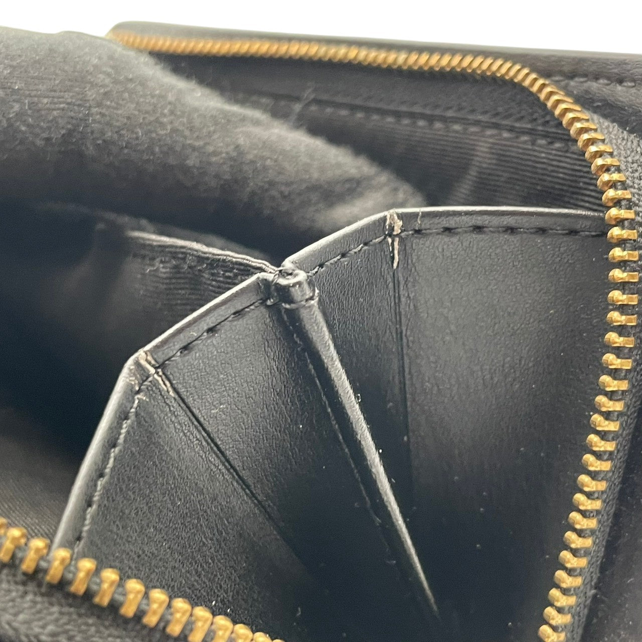 美品 マークジェイコブス MARC JACOBS 財布 二つ折り コンパクトウォレット レザー 本革 ブラック 黒 レディース エレガント ビンテージ ミニ財布 カジュアル シンプル 上品 高品質 丈夫 人気 お出かけ デイリーユース 多機能 普段使い M1