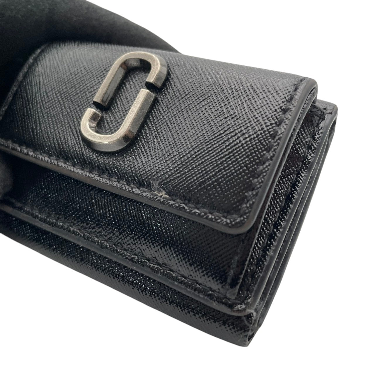 マークジェイコブス MARC JACOBS 財布 三つ折り コンパクトウォレット ミニ財布 レザー 本革 ブラック 黒 ゴールド金具 レディース エレガント クラシック ビンテージ カジュアル シンプル 上品 高品質 丈夫 人気 お出かけ デイリー M1