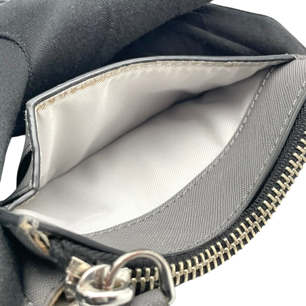 美品 マークジェイコブス MARC JACOBS 財布 コインケース パスケース レザー 本革 グレー 灰色 ゴールド金具 レディース エレガント クラシック ビンテージ カジュアル シンプル 上品 高品質 丈夫 人気 デイリー コンパクト 多機能 M1