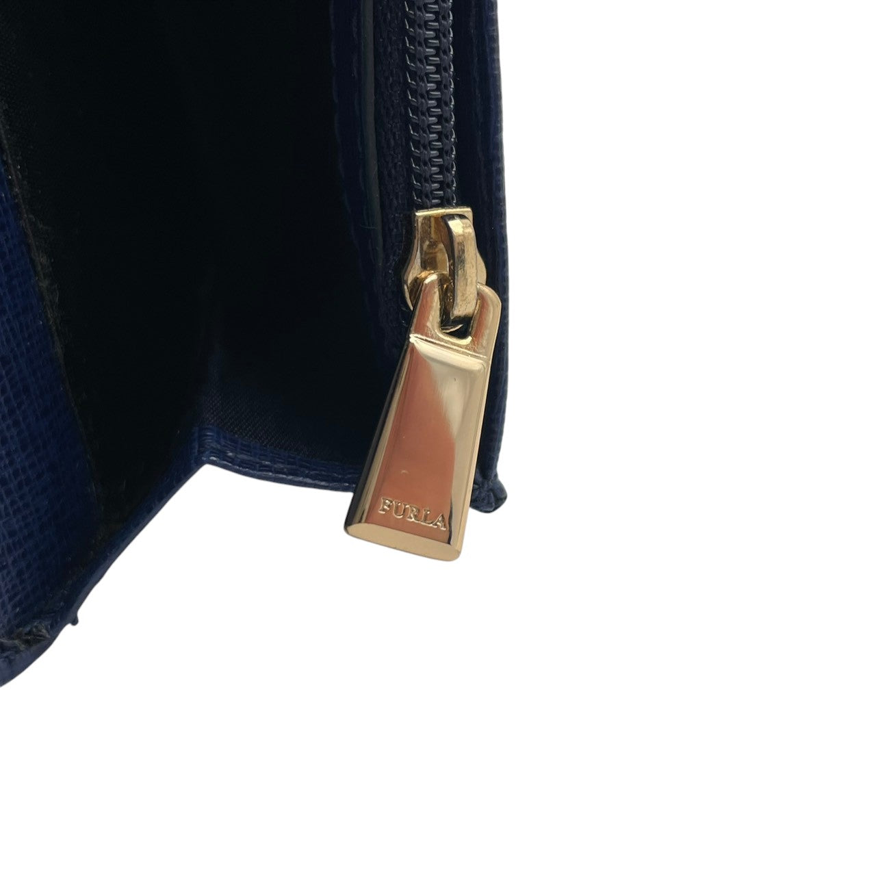 美品 フルラ FURLA カードケース 名刺入れ パスケース レザー 本革 ブルー 青 ゴールド金具 レディース エレガント クラシック ビンテージ カジュアル シンプル 上品 高品質 丈夫 人気 お出かけ デイリー コンパクト 多機能 通勤 通学 M1