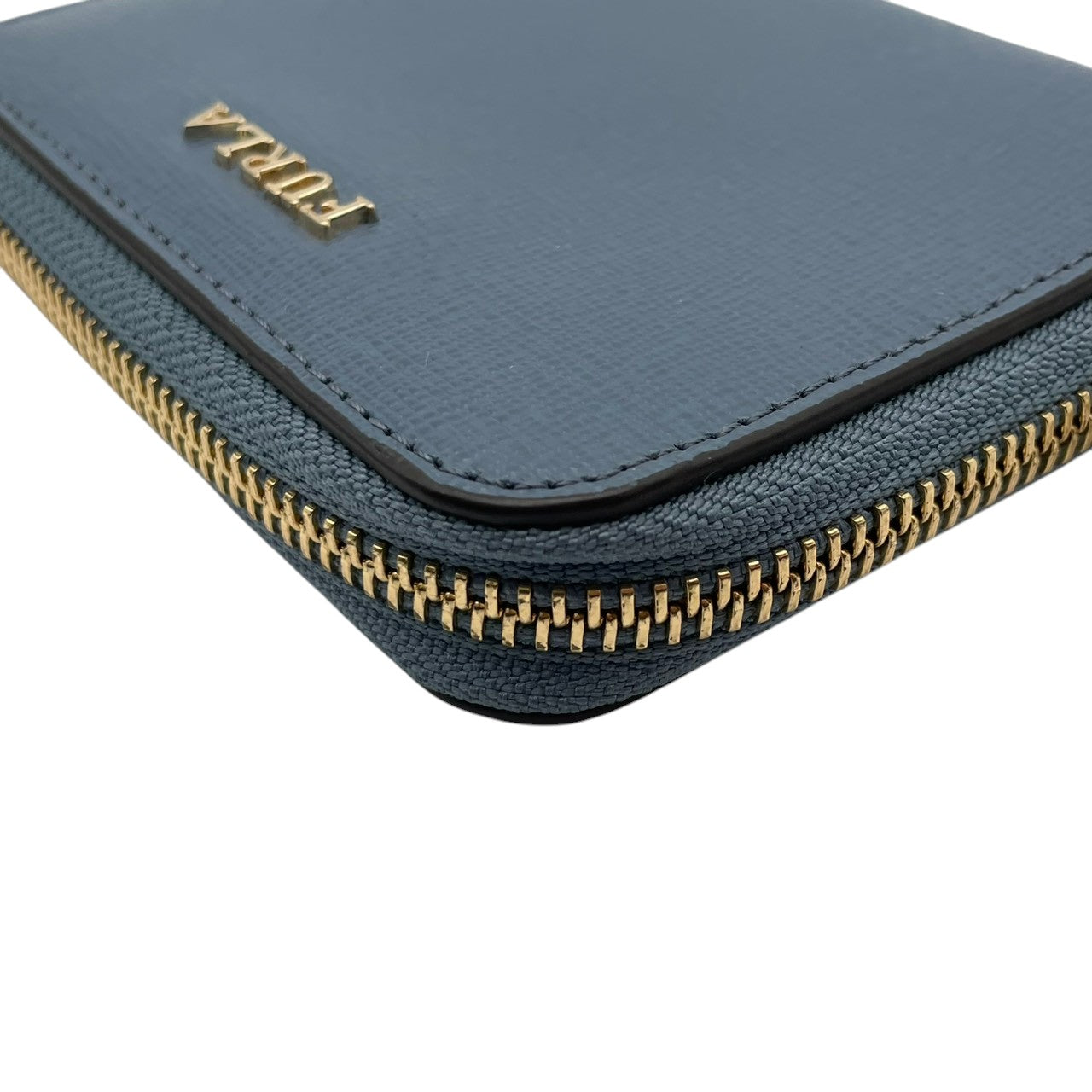 美品 フルラ FURLA 財布 二つ折り コンパクトウォレット レザー 本革 水色 ライトブルー パステルカラー ゴールド金具 レディース エレガント クラシック ビンテージ カジュアル 上品 高品質 丈夫 人気 お出かけ デイリー 普段使い 多機能 M1