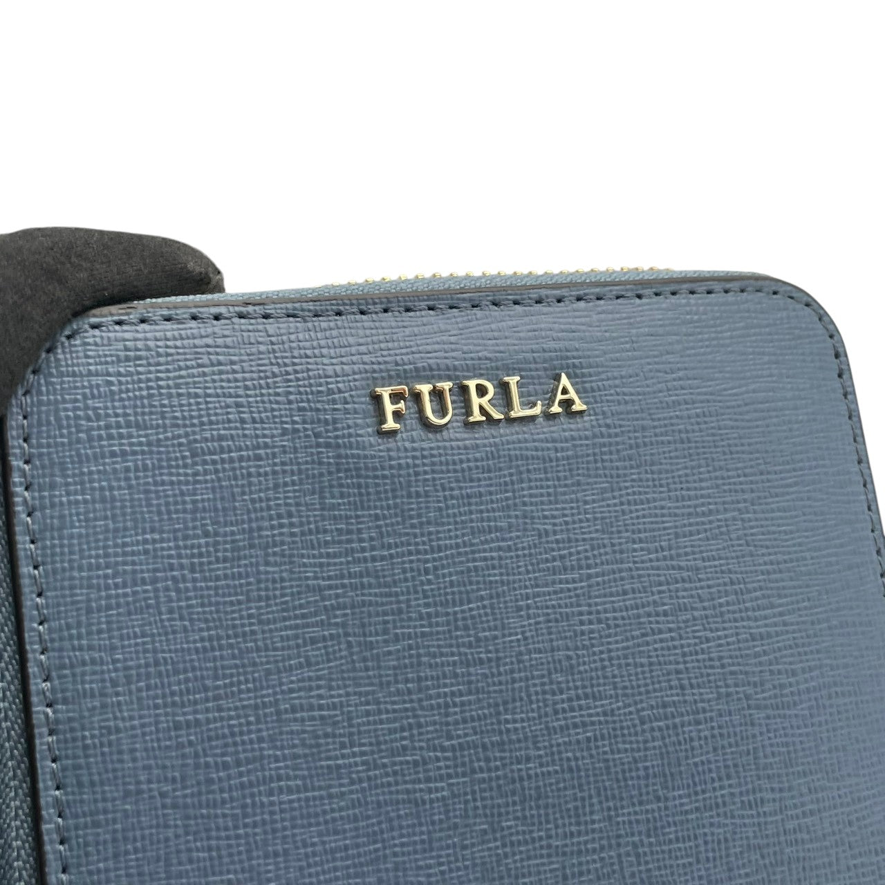 美品 フルラ FURLA 財布 二つ折り コンパクトウォレット レザー 本革 水色 ライトブルー パステルカラー ゴールド金具 レディース エレガント クラシック ビンテージ カジュアル 上品 高品質 丈夫 人気 お出かけ デイリー 普段使い 多機能 M1