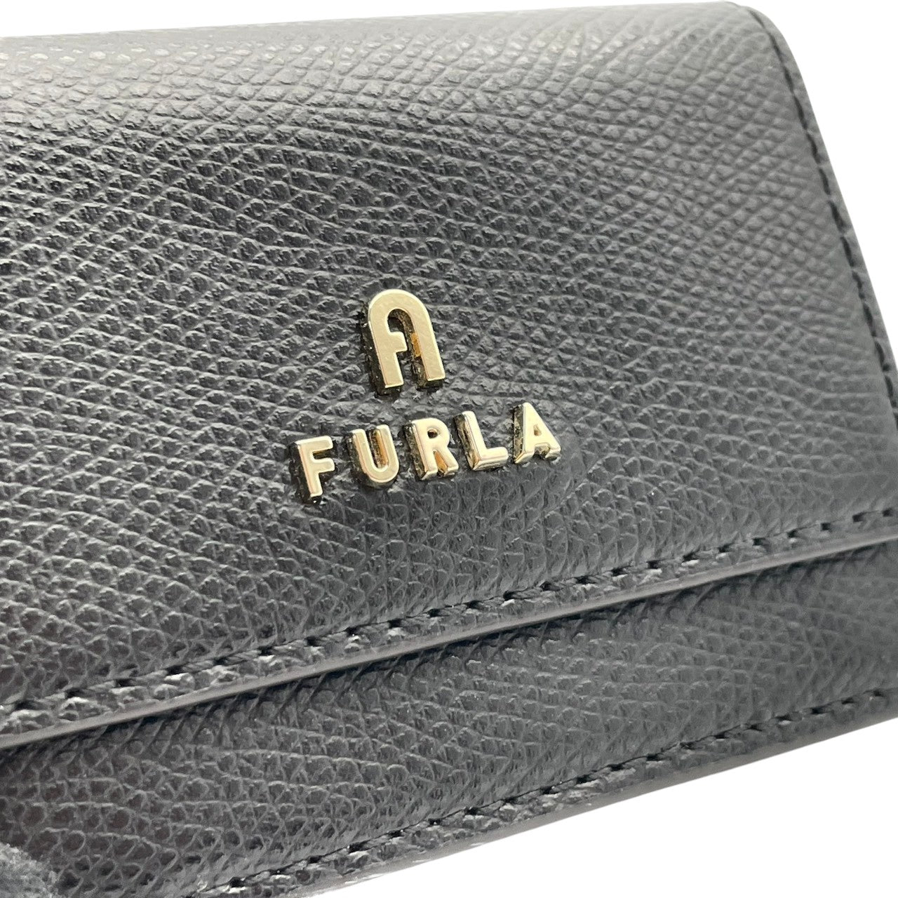 美品 フルラ FURLA 財布 三つ折り コンパクトウォレット ミニ財布 レザー 本革 ブラック 黒 ゴールド金具 レディース エレガント クラシック ビンテージ カジュアル シンプル 上品 高品質 丈夫 人気 お出かけ デイリー 普段使い 通勤 収納 M1