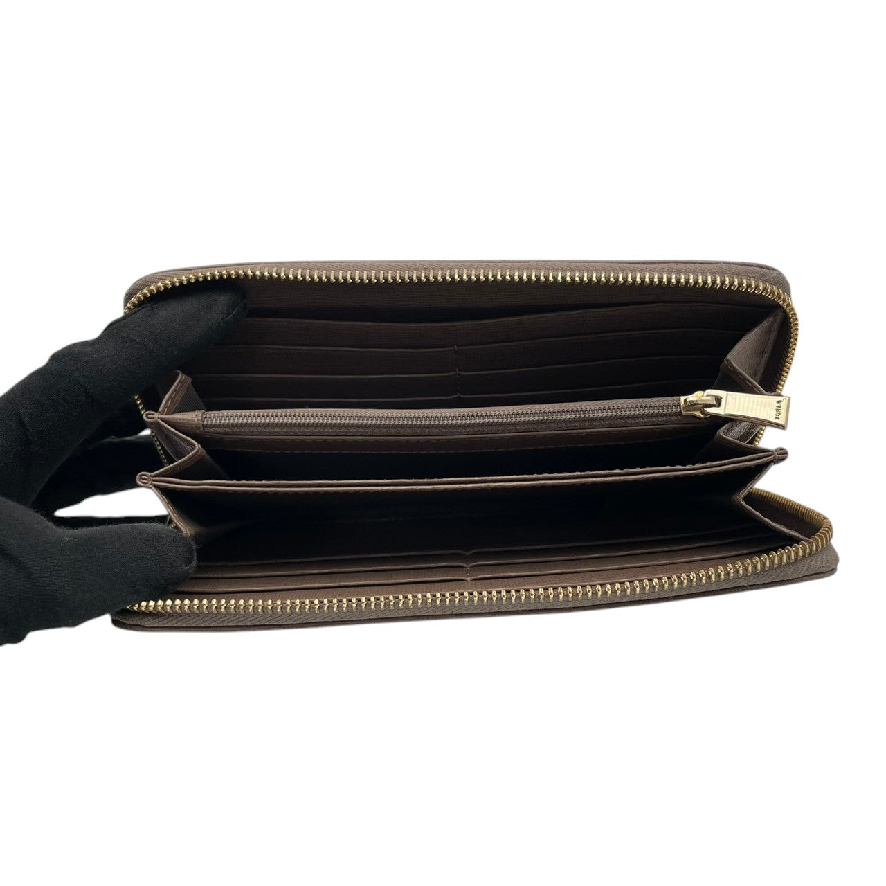 美品 フルラ FURLA 財布 長財布 ラウンドファスナー レザー 本革 グレージュ トープ ゴールド金具 レディース エレガント クラシック ビンテージ カジュアル シンプル 上品 高品質 丈夫 人気 お出かけ デイリー 普段使い 多機能 大容量 大人 M1
