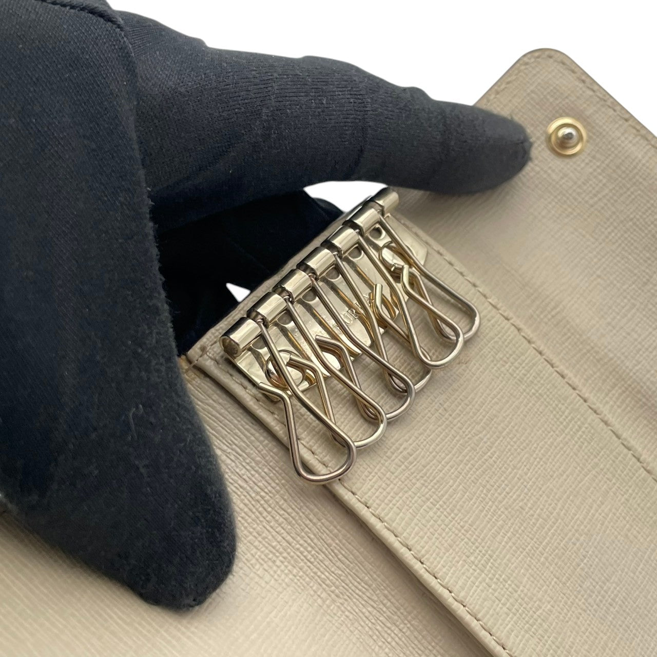 美品 フルラ FURLA コインケース キーケース 小銭入れ 小物入れ レザー 本革 ベージュ ゴールド金具 レディース エレガント クラシック ビンテージ カジュアル シンプル 上品 高品質 丈夫 人気 お出かけ デイリー コンパクト 収納 便利 M1